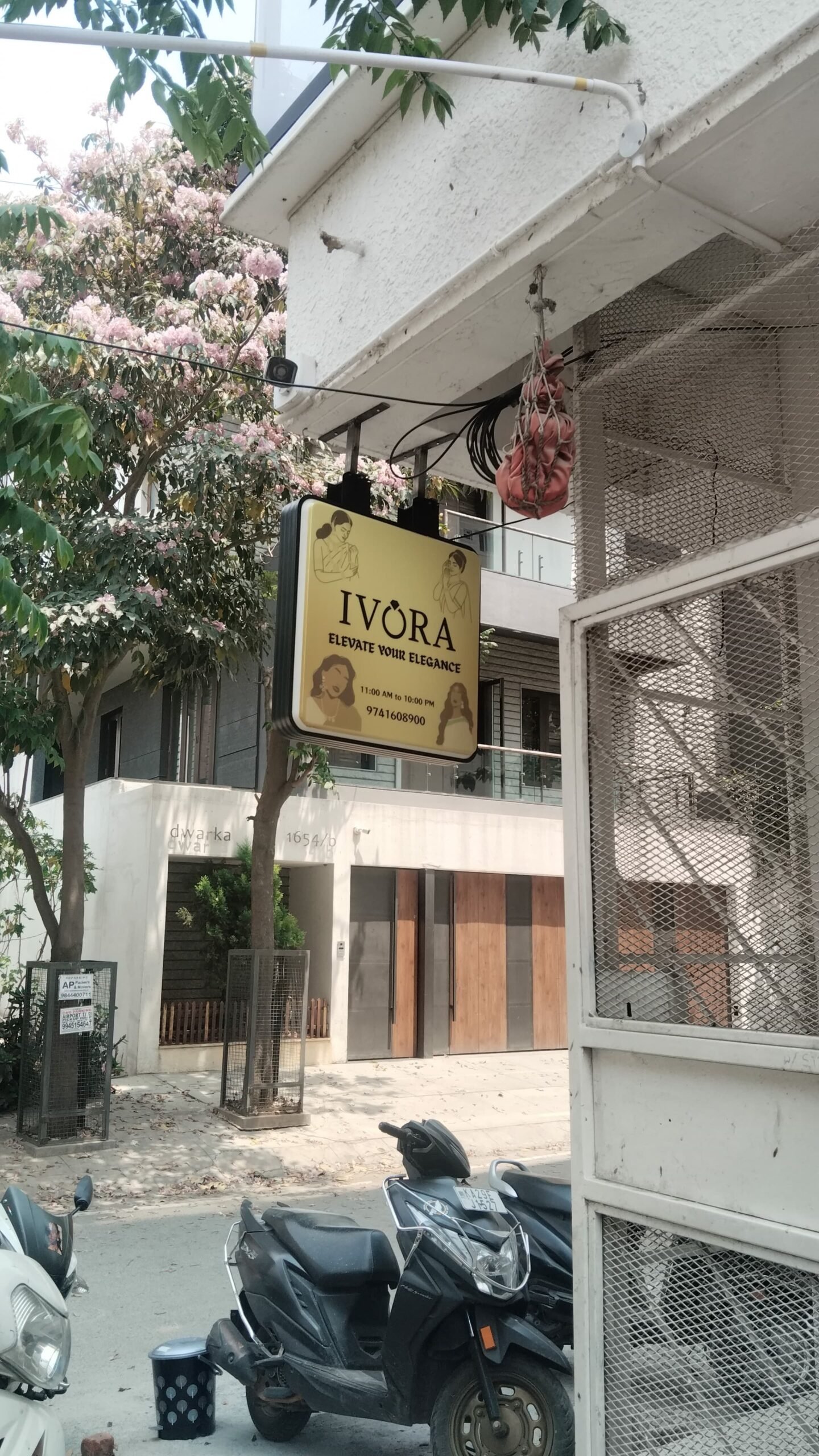 105eada9 f2a4 41d6 8080 25db0c28698c